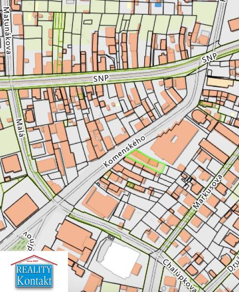 Die Karte zeigt die Komenského-Straße in Šurany, umgeben von Einfamilienhäusern.