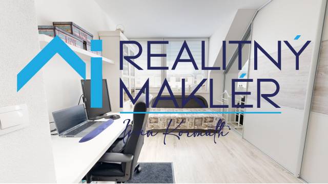 Heimbüro in einem Einfamilienhaus mit Schreibtisch und Bett, Boden mit Holzdekor.