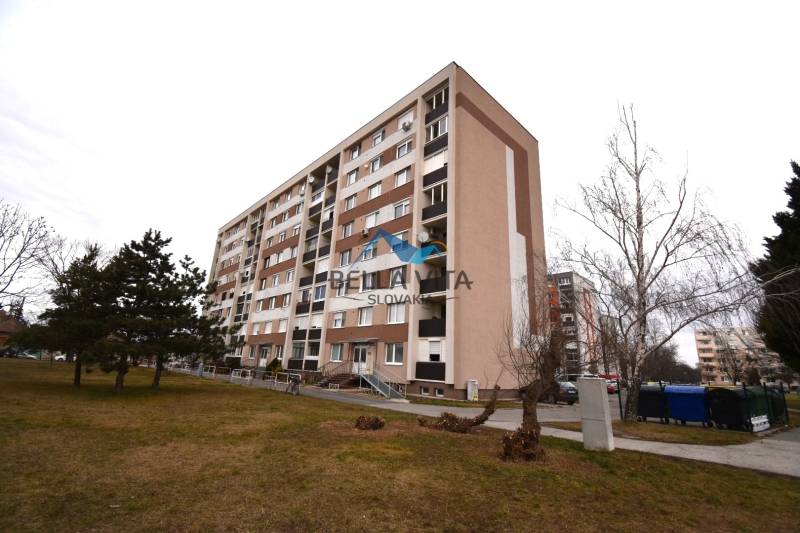 Wohnhaus im Revolutionsviertel in Galanta, das eine 1-Zimmer-Wohnung anbietet.