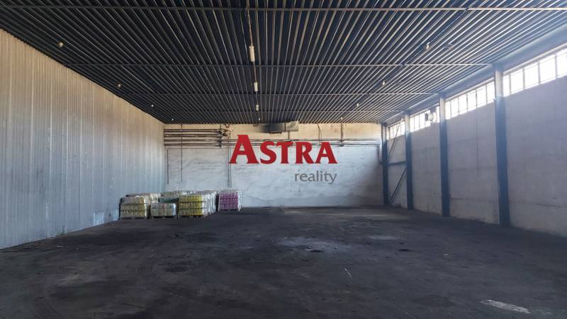 Großes Lager mit hoher Decke in Lagerhallen, Košice - Stadtteil Juh.