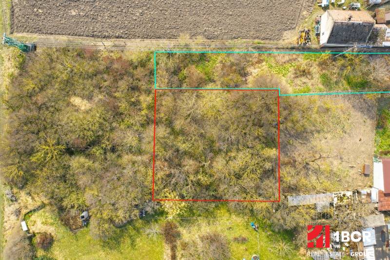 Luftaufnahme von Wohnbaugrundstücken in Malé Paka, Veľká Paka.