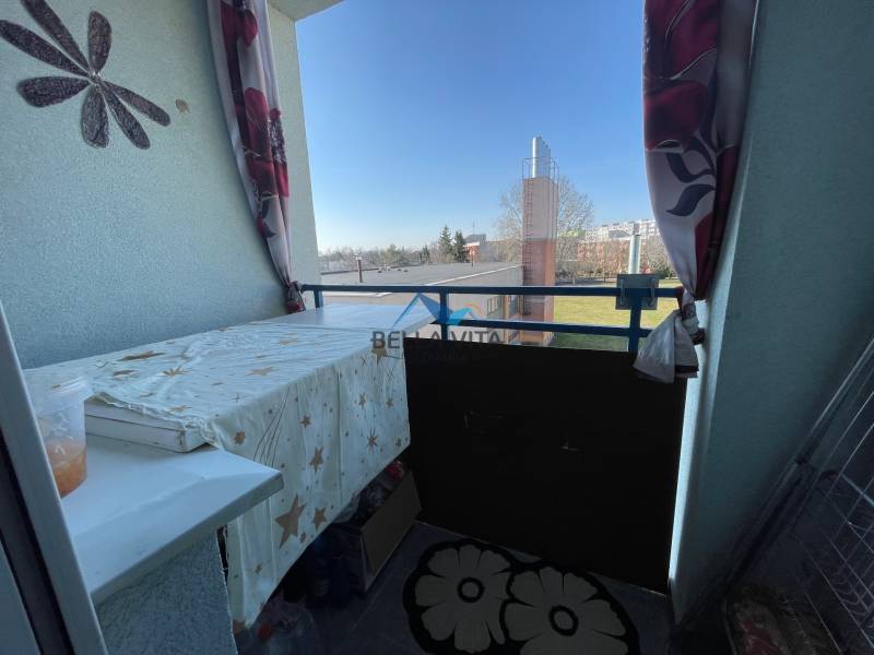 Balkon in der Vodárenská-Straße in Galanta mit Blick ins Grüne, 1-Zimmer-Wohnung.