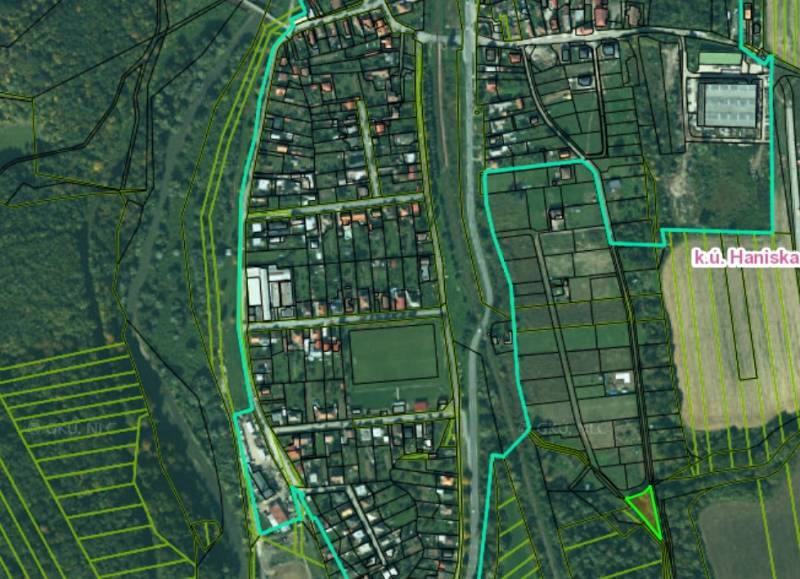 Luftaufnahme der Parzellierung von Grundstücken für Wohnzwecke in der Gemeinde Haniska.