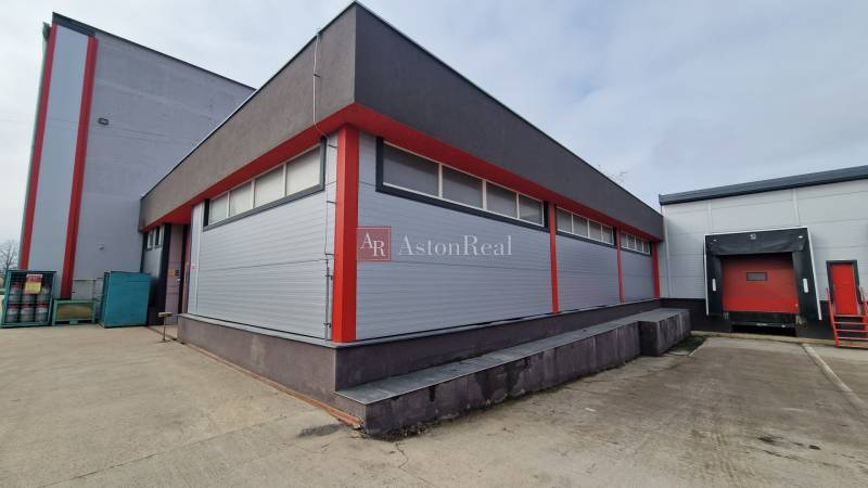 Industriehalle in der Východná-Straße in Poprad, ausgestattet mit einer Laderampe und einer modernen Fassade.