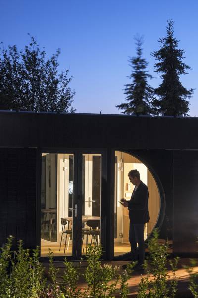 BOX BY ECOCAPSULE_FOTO KATARÍNA SELECKÁ_PRINTSIZE15.jpg