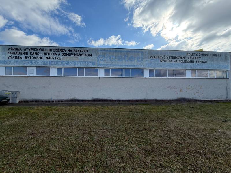 Industriegebäude für Möbelproduktion in der Dvorská-Straße in Nové Zámky.