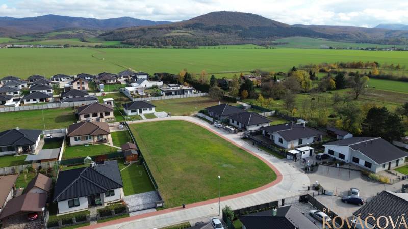 Luftaufnahme der neuen Wohnsiedlung in Kočovce.