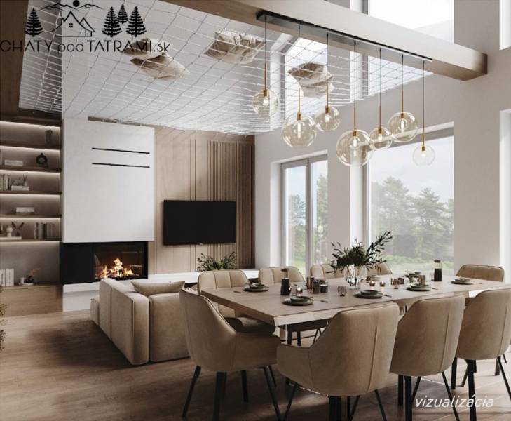 Innenraum einer Hütte mit Esstisch, Kamin und Boden in Holzoptik, beleuchtet von Kronleuchtern.