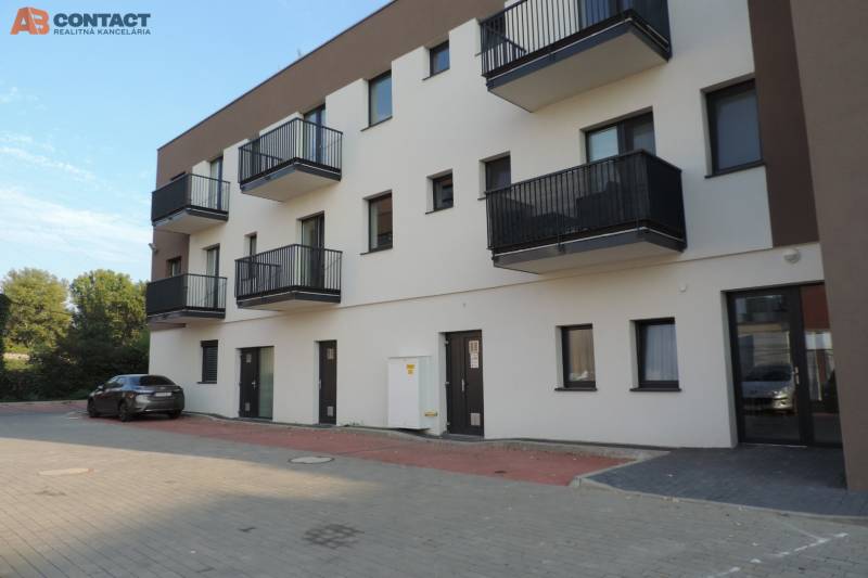 Neubau in der Bodona-Straße mit Balkonen bietet neue Garçonnièren zur Miete an.