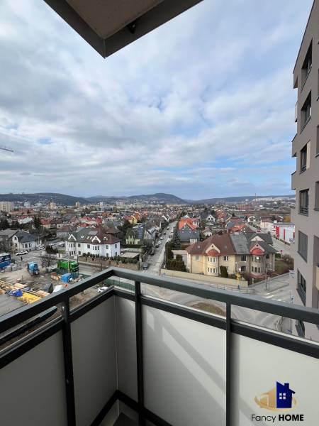 Balkonblick auf das Panorama von einer 3-Zimmer-Wohnung in der Alvinczyho-Straße in Košice.
