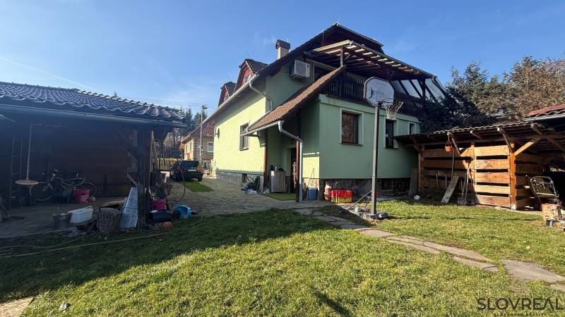 Einfamilienhaus in Lutila mit Hof, Unterstand und Garten.