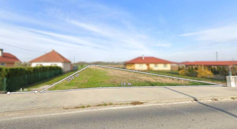Grundstücke - Wohnen in Sokolovce mit markierter Baufläche und umliegenden Häusern.