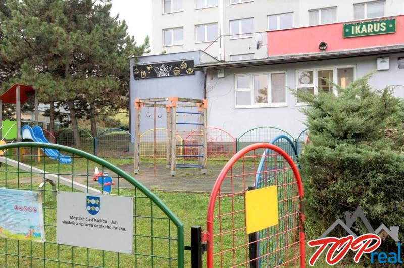 Spielplatz bei den Gastronomiebereichen in der Žižkova-Straße, Košice - Stadtteil Juh.