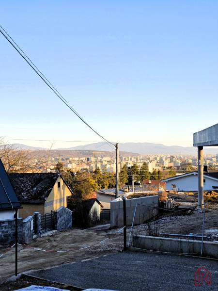 Blick auf den Stadtteil Sever in Košice von der Straße Palmova, Hütte und Panorama.