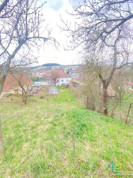 Der Garten beim Einfamilienhaus in Myjava, Turá Lúka, mit Blick auf die umliegende Landschaft.