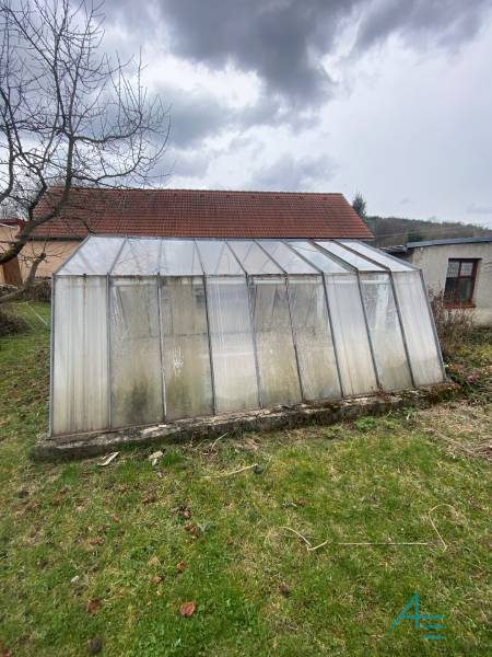 Gewächshaus im Garten des Einfamilienhauses in der Straße Turá lúka in Myjava.