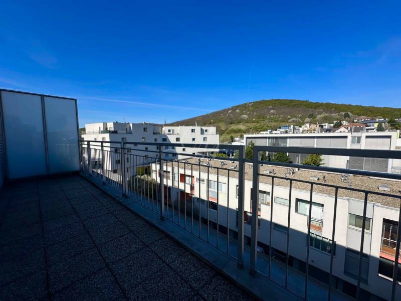 Blick von der Terrasse einer 4-Zimmer-Wohnung in der Rubínová-Straße in Bratislava - Ružinov.