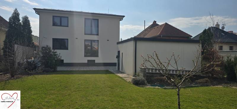 Einfamilienhaus in Trnava in der Gábora Steiner Straße mit Garten und Garage.