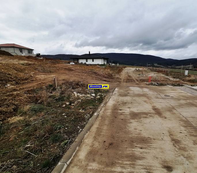Grundstücke für Wohnbebauung in Nové Mesto nad Váhom, Lubina, bereit für den Bau von Häusern.