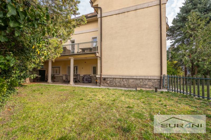 Gebäude mit Terrasse und Garten in der Krčméryho-Straße, Bratislava - Altstadt.