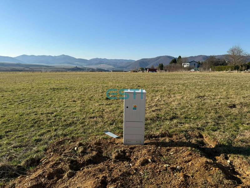 Grundstücke - Wohnen in der Straße Borie in Kunerad mit Blick auf die Berge.