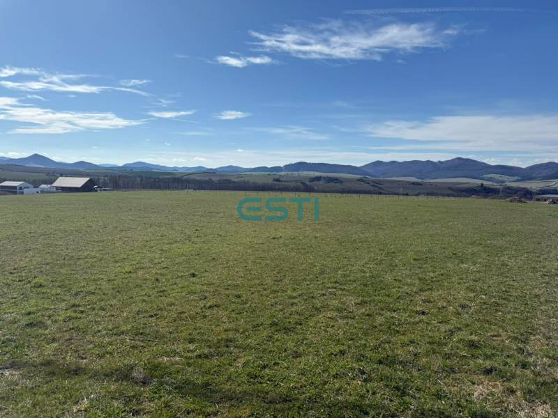Grundstücke zum Wohnen in Kunerad in der Straße Borie mit Blick auf die Berge.
