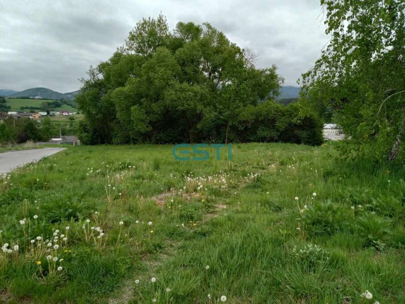 Grundstück für Wohnzwecke in Chotárna in Žilina, mit Blick auf die Natur und Umgebung.