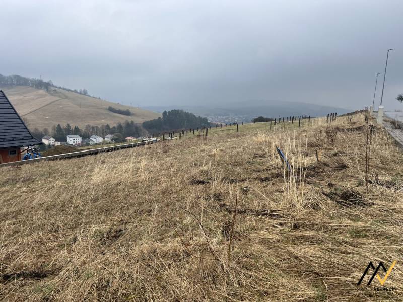 Grundstücke - Wohnen in Stará Ľubovňa auf leicht abschüssigem Gelände.