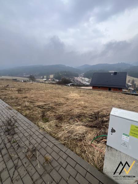 Grundstücke - Wohnen in Stará Ľubovňa mit Blick auf umliegende Dörfer und Hügel.