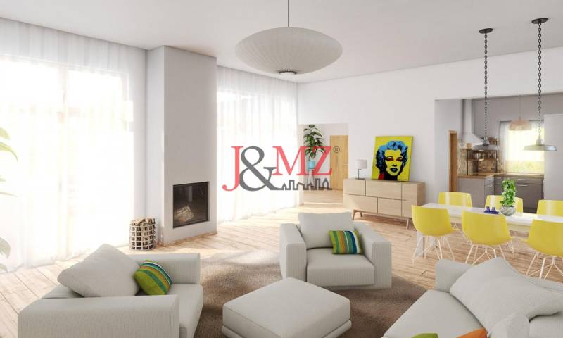 Ein Interieur mit Holzboden, bequemen Sitzgelegenheiten und Dekorationen in einem Einfamilienhaus.