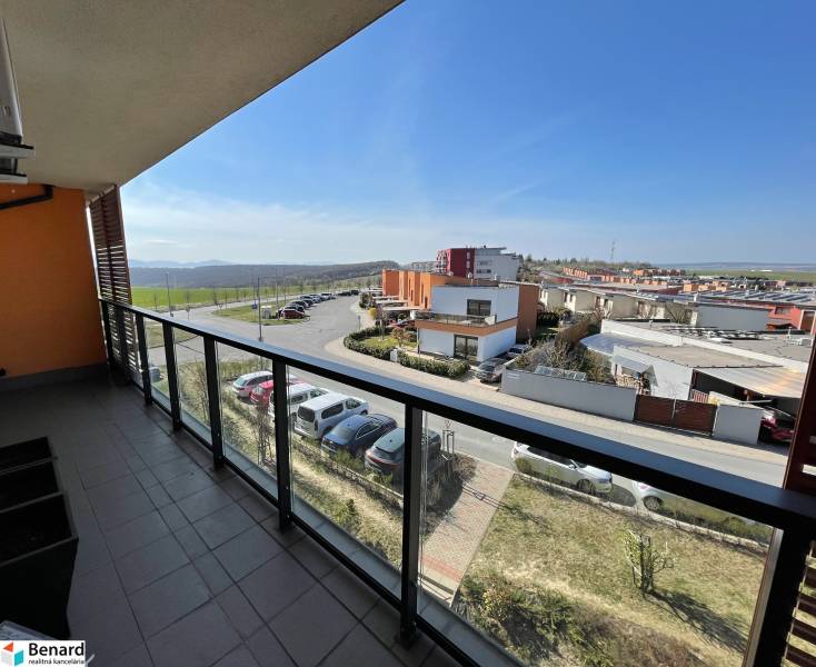 Blick vom Balkon auf die Straße Borievková, Košice - Stadtteil Vyšné Opátske.