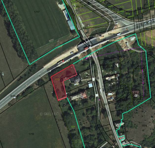 Katastralkarte mit markierten Grundstücken für landwirtschaftliche und forstwirtschaftliche Nutzung in Dvorníky-Včeláre.