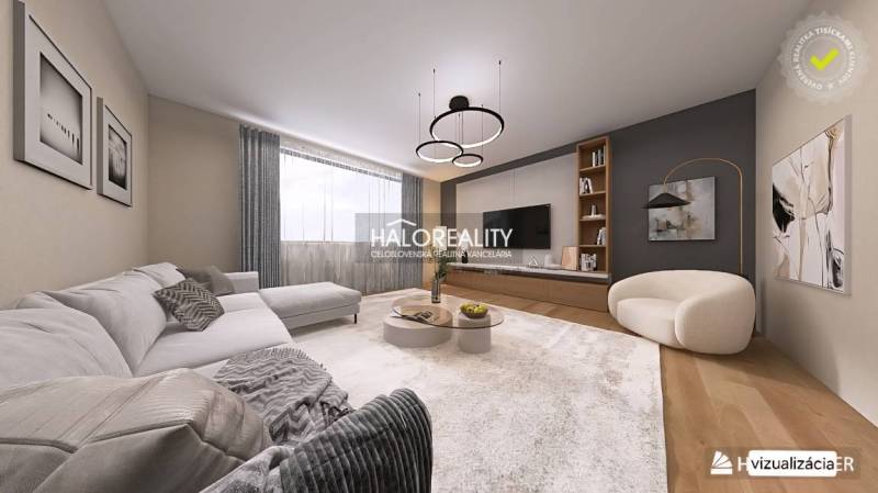 Wohnzimmer in einer 4-Zimmer-Wohnung mit einem bequemen Sofa und einem Boden in Holzoptik.