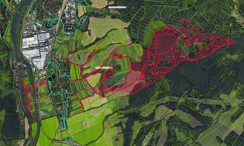 Katasterkarte der landwirtschaftlichen und forstwirtschaftlichen Flächen in Dolné Kočkovce mit hervorgehobenen Grenzen.