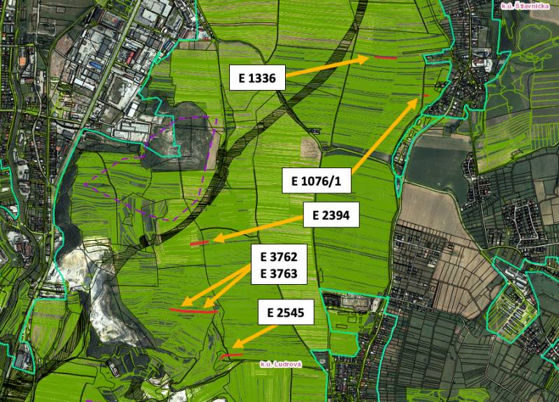 Luftkarte von landwirtschaftlichen und forstwirtschaftlichen Grundstücken bei Ludrová mit eingezeichneten Parzellen.
