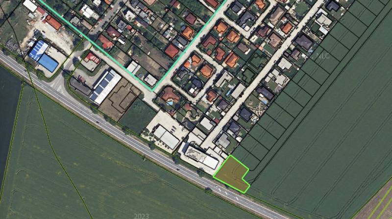 Luftaufnahme von Grundstücken - Gewerbe in Kráľová nad Váhom, in der Nähe von Wohngebieten.