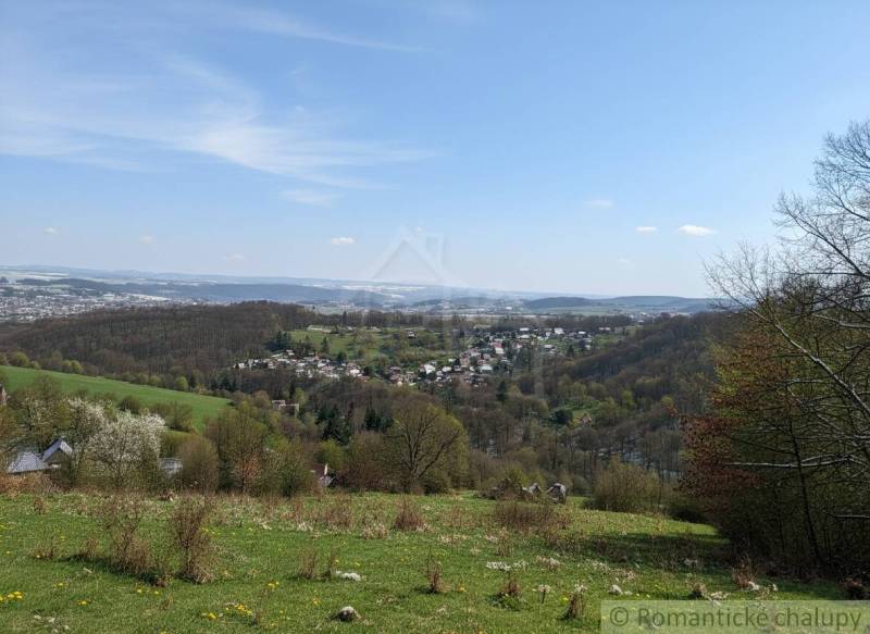 Landschaft mit Blick auf das Dorf und die umliegende Natur in Krupina für Grundstücke - Wohnen.