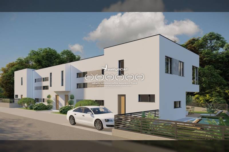 Ein Einfamilienhaus in der Stadt Nin in der Straße Nin mit weißer Fassade und einem modernen Auto davor.