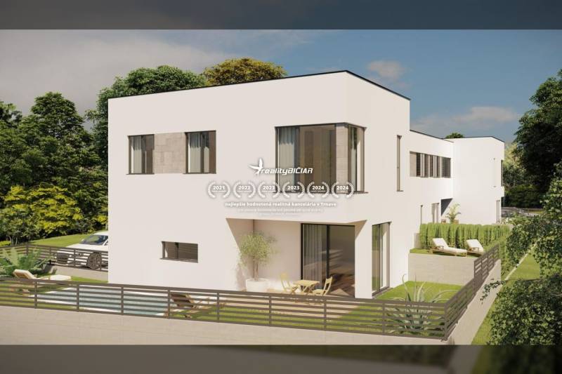 Ein Einfamilienhaus in Nin in der Straße Nin mit Terrasse, Pool und Garten.