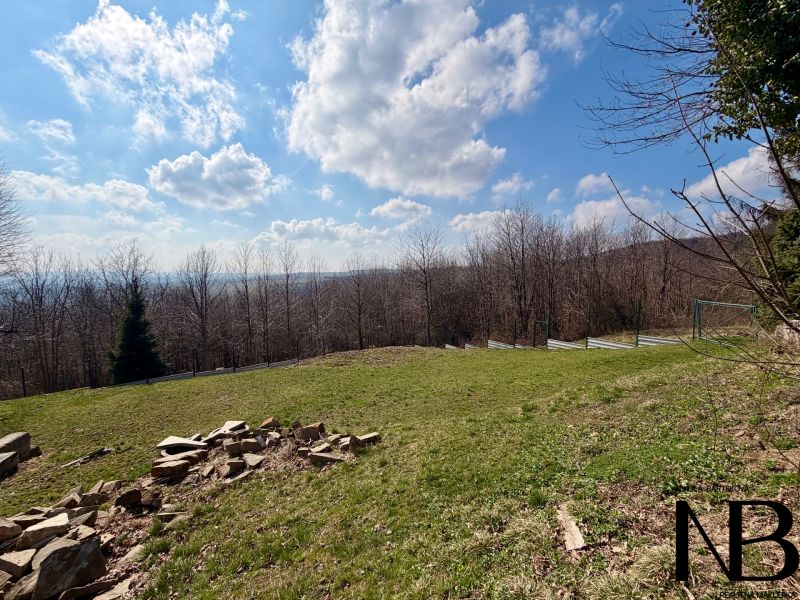 Baugrundstück in Lubina in der Straße Lubina mit Blick auf den Wald.