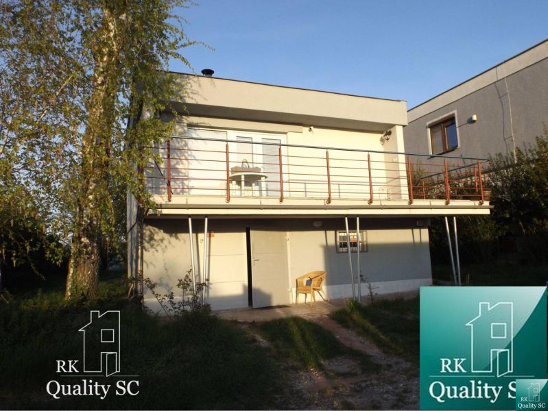 Hütte am SONNENSEE SÜD in Senec mit Garten und Terrasse.