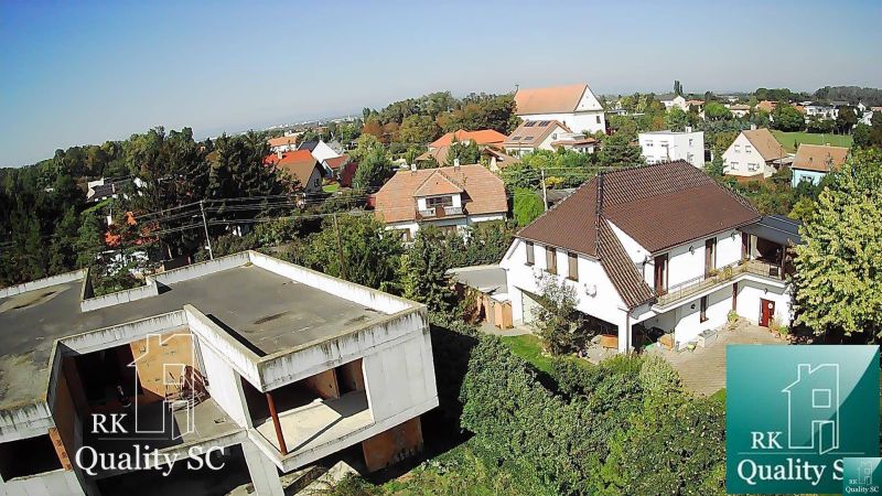 Draufsicht auf Einfamilienhäuser in Kráľová pri Senci - Záhumenská, Senec.
