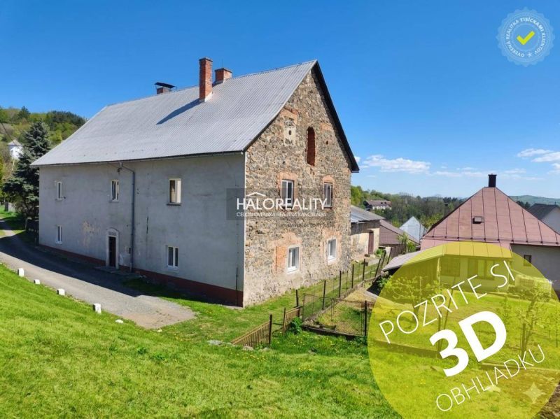 Steinhaus mit grauem Dach und Garten in Štiavnické Bane.
