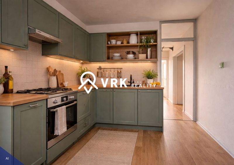 Küche in einer 4-Zimmer-Wohnung mit Holzboden und grünen Schränken.