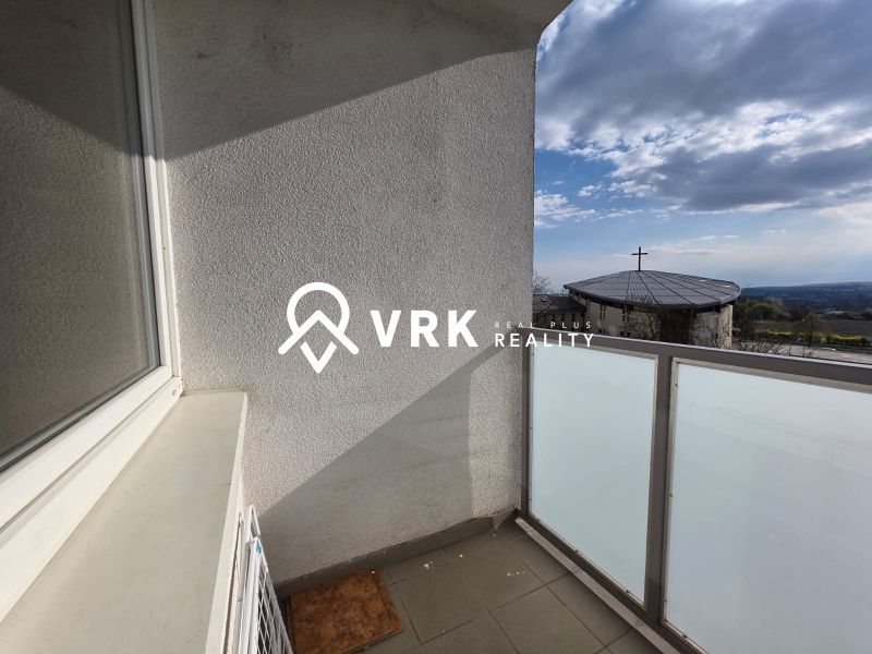 Balkon einer 4-Zimmer-Wohnung mit Aussicht, in der Lage Budapeštianska, Košice - Stadtteil Ťahanovce.