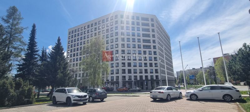 Das Gebäude an der Karpatská-Straße in Poprad bietet verschiedene 2-Zimmer-Wohnungen an.
