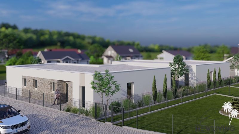 Ein Einfamilienhaus in der Modrovka-Straße in Modrovka mit einem gepflegten Garten und einer befestigten Straße.