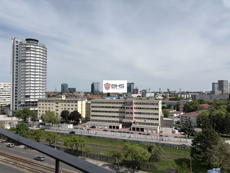 Blick auf die Skyline von Bratislava von der Račianska-Straße, in der Nähe einer 2-Zimmer-Wohnung.
