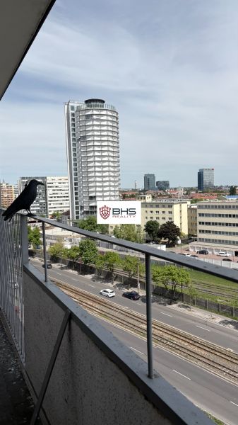 Blick vom Balkon einer 2-Zimmer-Wohnung in der Račianska-Straße in BAIII mit Panoramablick auf die Stadt.