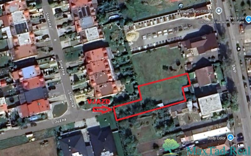Luftaufnahme von Grundstücken in der Južná-Straße in Trebišov, die zum Wohnen bestimmt sind.